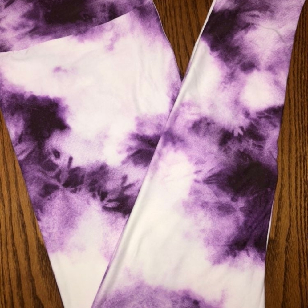 Purple tie dyed Lularoe leggings